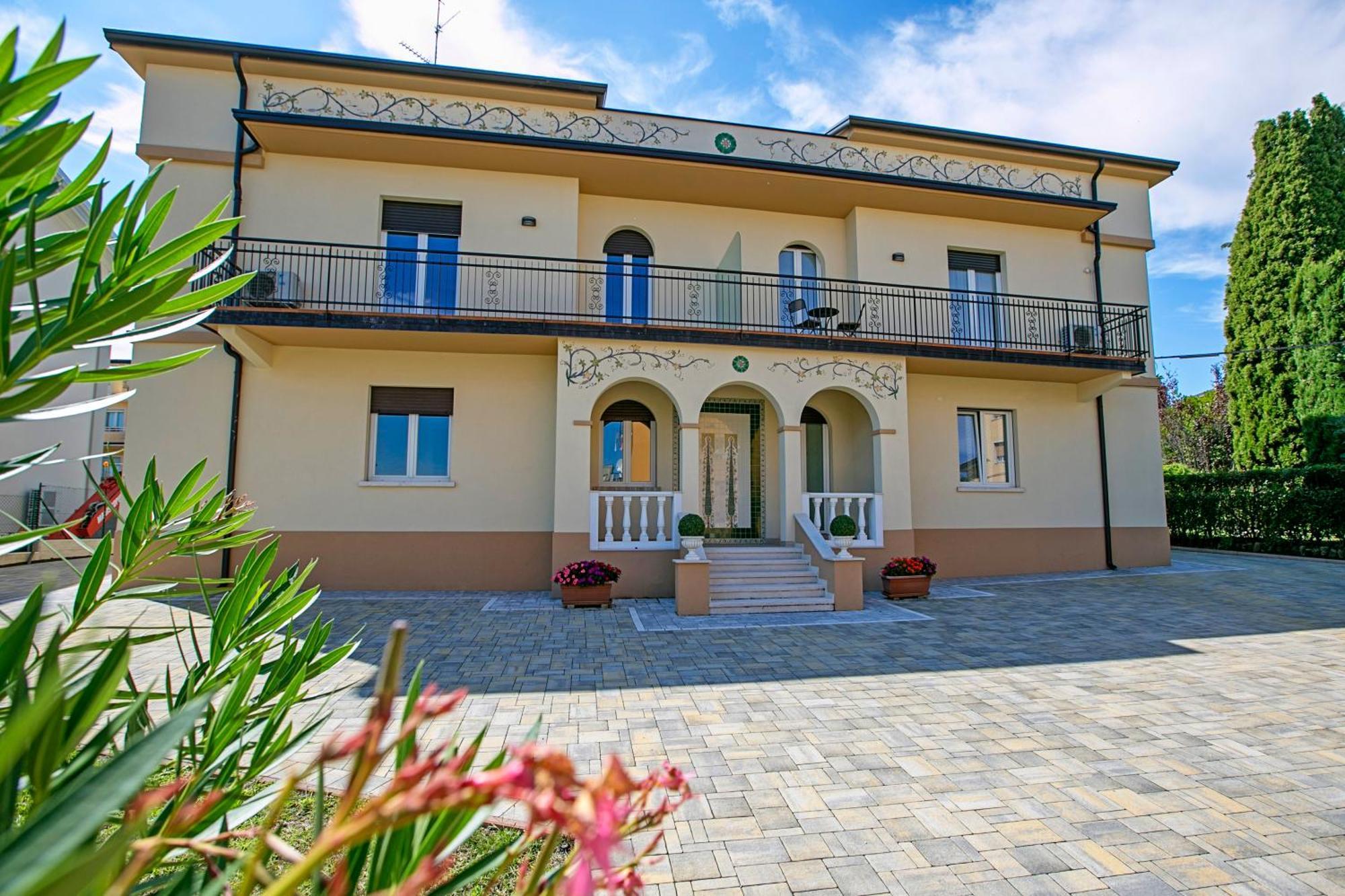 Villa Mimosa - Appartamento 2 - Happy Rentals Desenzano del Garda Exteriér fotografie