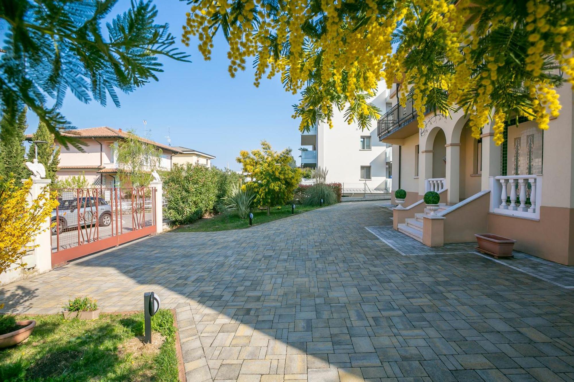 Villa Mimosa - Appartamento 2 - Happy Rentals Desenzano del Garda Exteriér fotografie